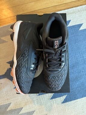 Baseball 5.5Y cleats Under Armor